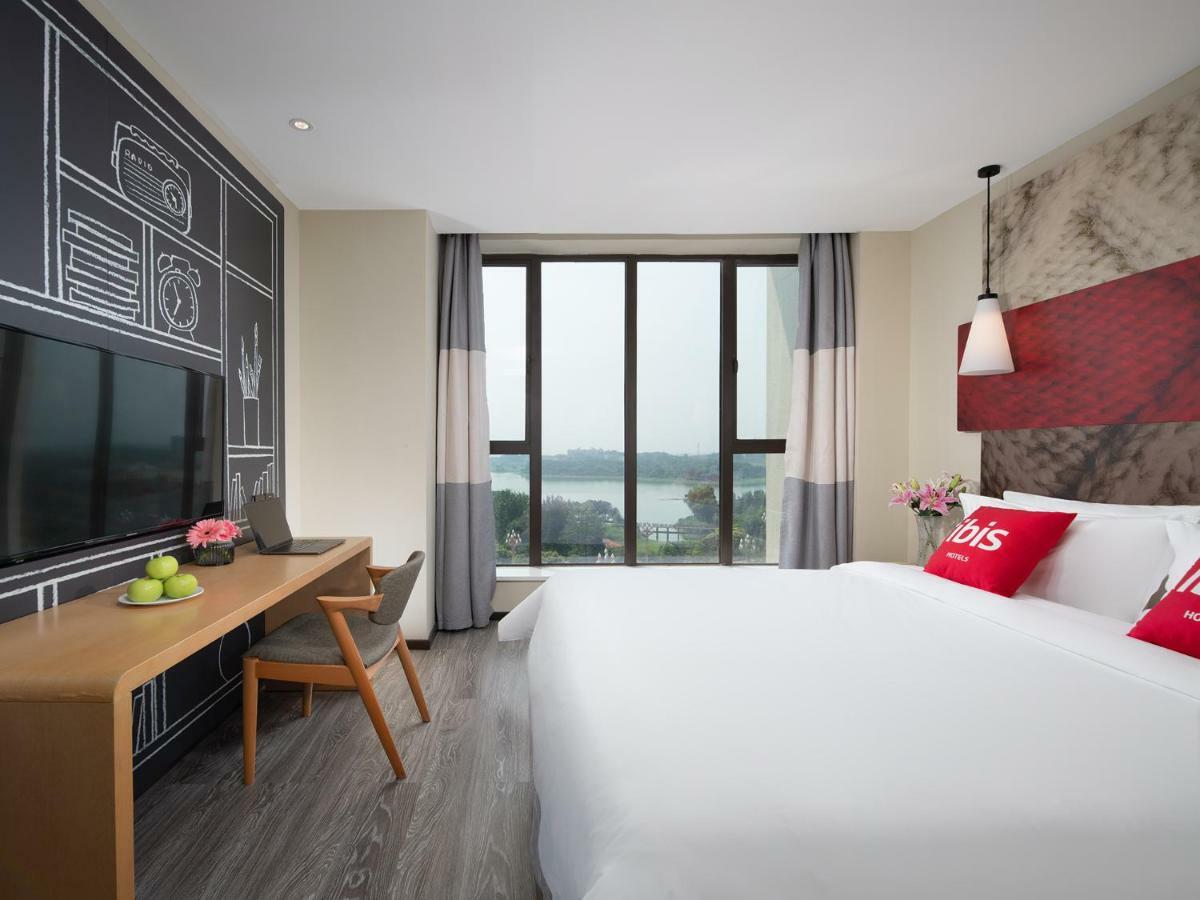 Ibis Hotel Емейшань Екстер'єр фото